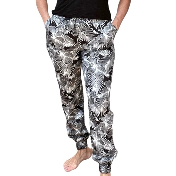 Rachel Zoe Pants - NWOT Rachel Zoe Joggers Black & White Floral Size XS